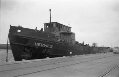 hermes 07 sleepboot 1940 ex adherent ex tenacity ex diligent 1962 in harlingen.jpg