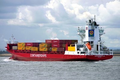 CONTAINERSHIPS VII 230814d.JPG