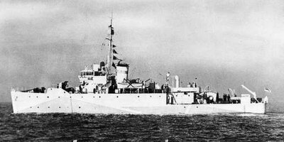 Lyme Regis Bangor ex Sunderland 26081943.jpg