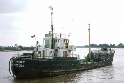 KINDER 0876a.jpg