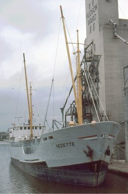 VEDETTE 110683a.jpg