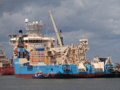 mearsk connector b w.JPG