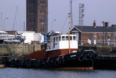 LESLENE 110395a.jpg