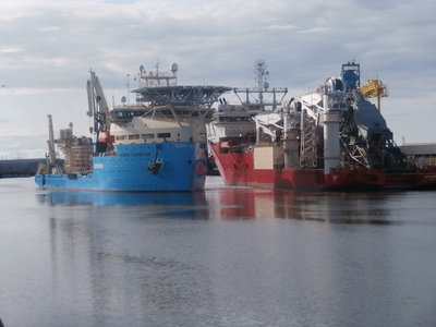 maersk connector passing apache ii.JPG