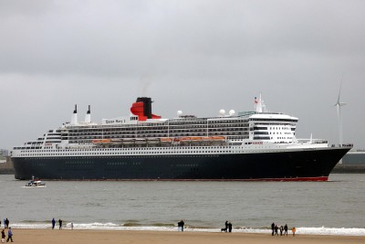 15062queen-mary-2-250515x10.jpg